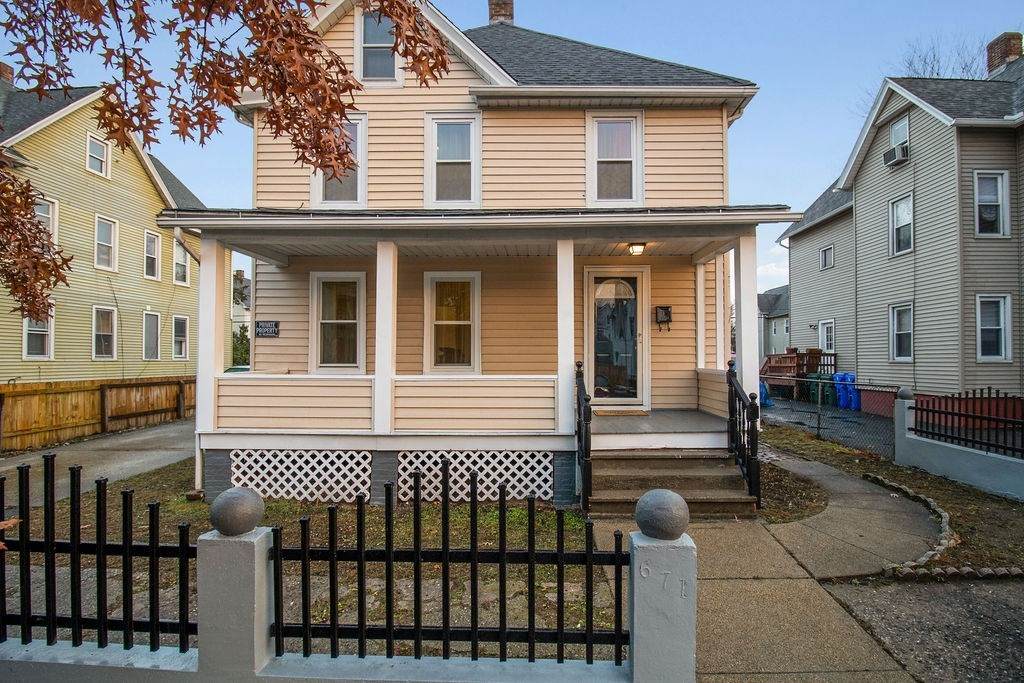 671 Carew St - Photo 1