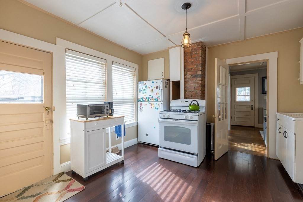 42 Woodlawn St - Photo 1