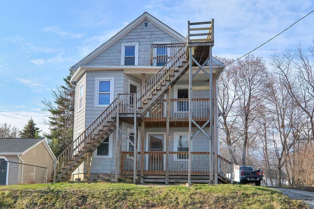 5-7 Emerald Ave - Photo 1