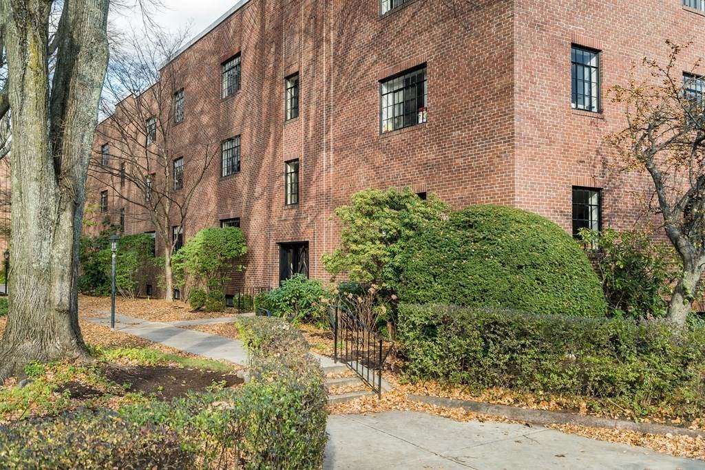 114 Sewall Ave - Photo 1