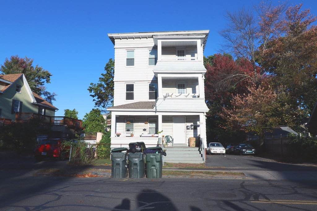 335 Oakland St - Photo 1