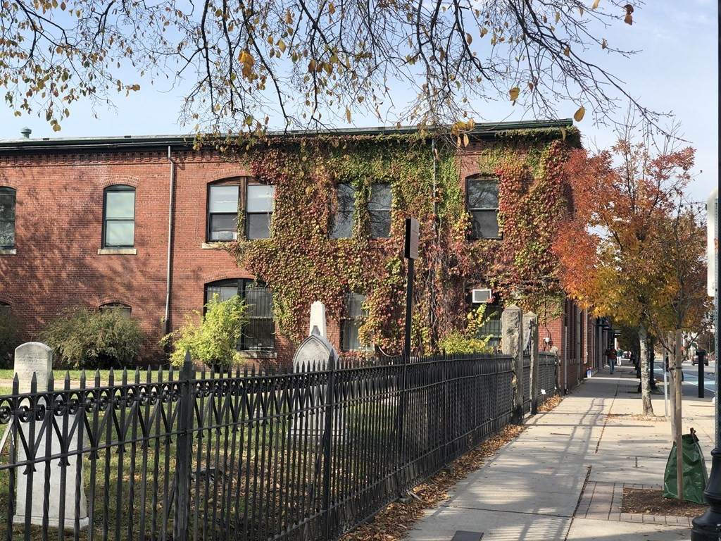 440 Somerville - Photo 1