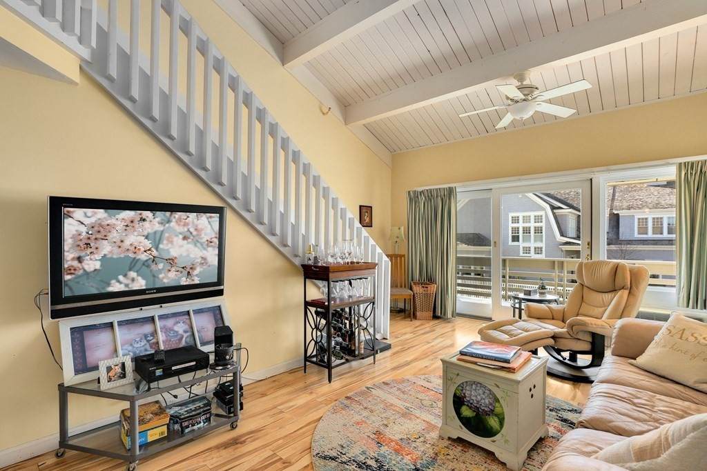 94 Shore Dr W - Photo 1