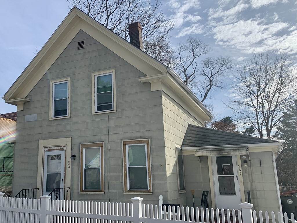 963 Crescent St - Photo 1