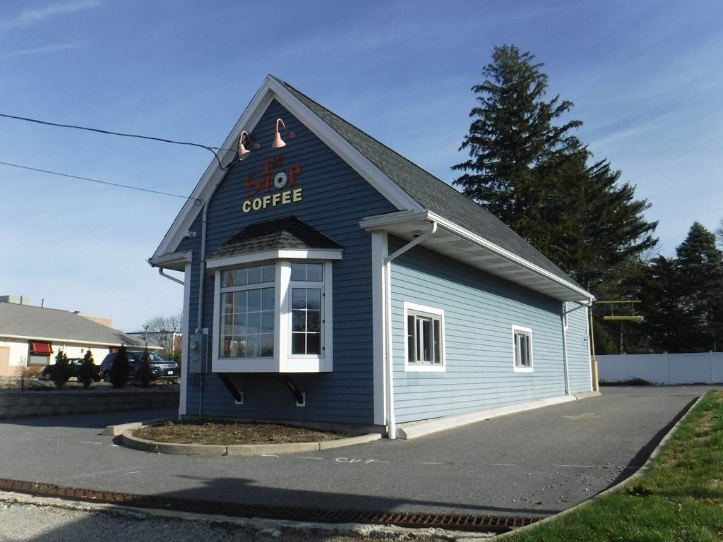 1102 Main St - Photo 1