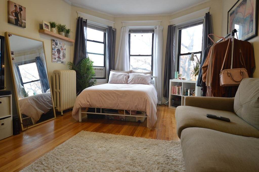 376 Riverway - Photo 1