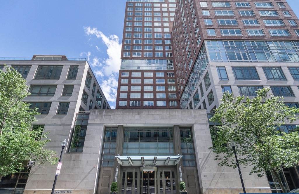 400 Stuart St - Photo 1