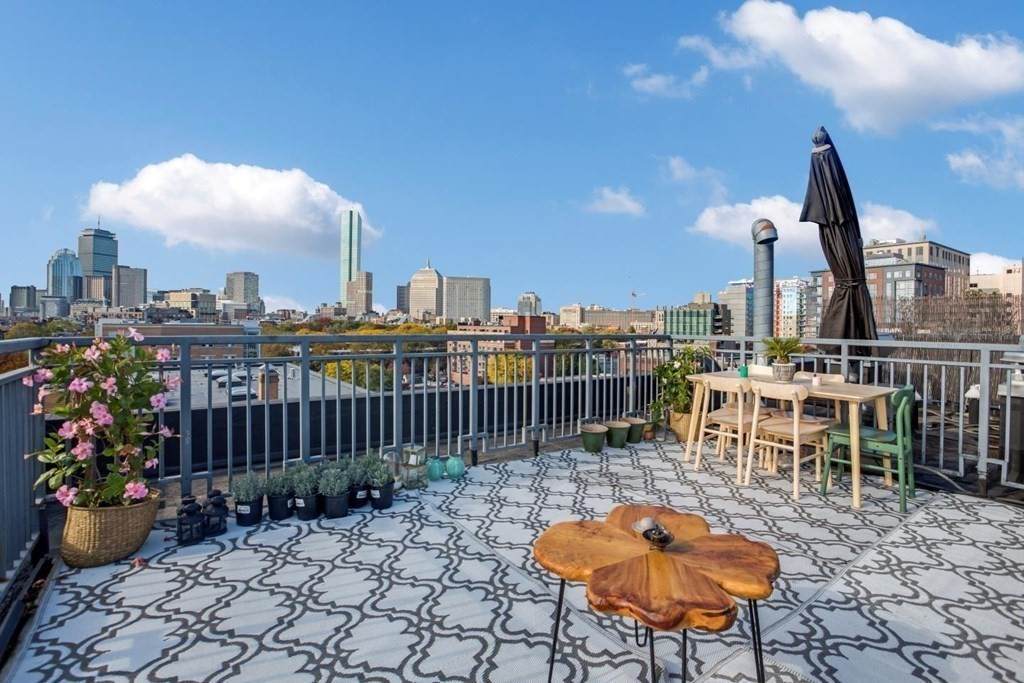 139 E Berkeley - Photo 1