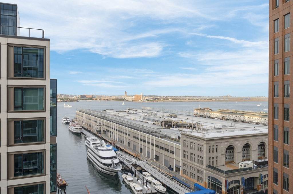 135 Seaport Boulevard - Photo 1