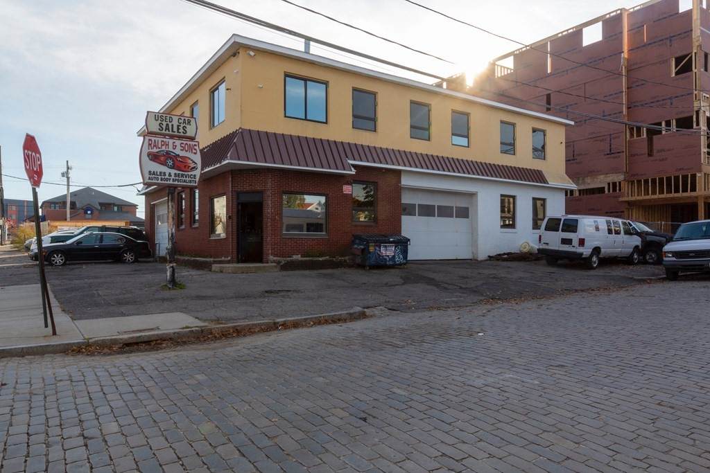 456 West Fountain St - Photo 1