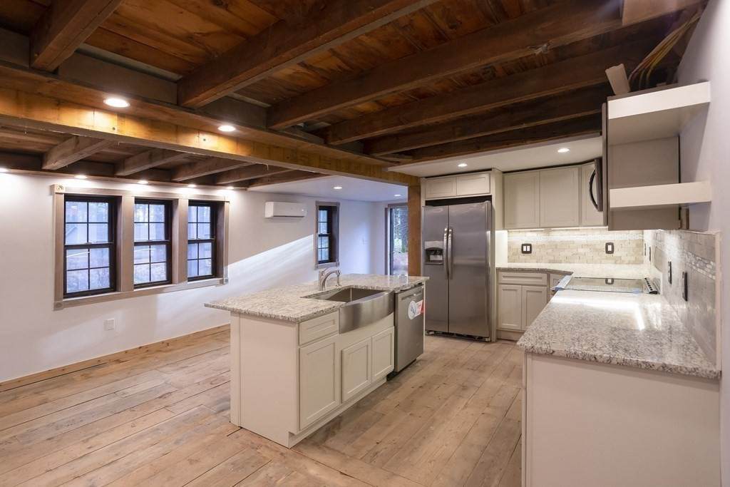 115 Laurel Park - Photo 1