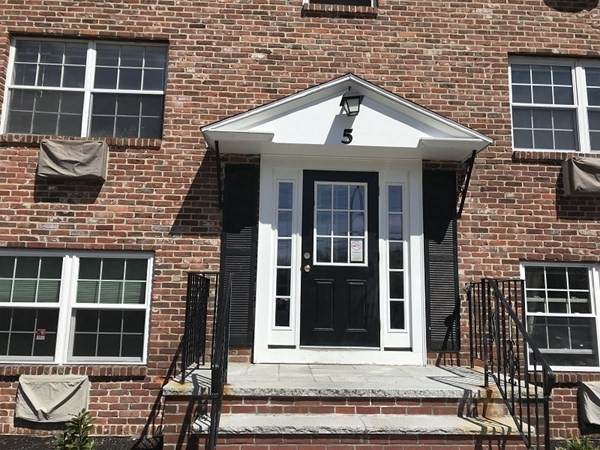 5 Colonial Village Drive - Photo 1