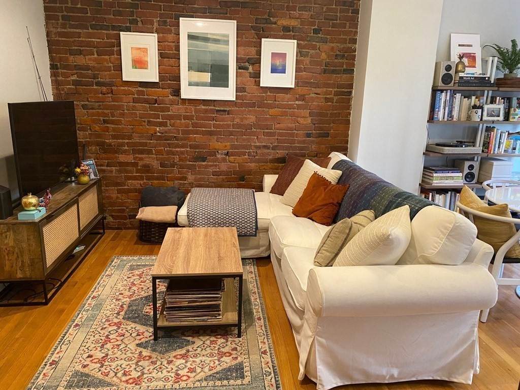 182 Bolton St. - Photo 1