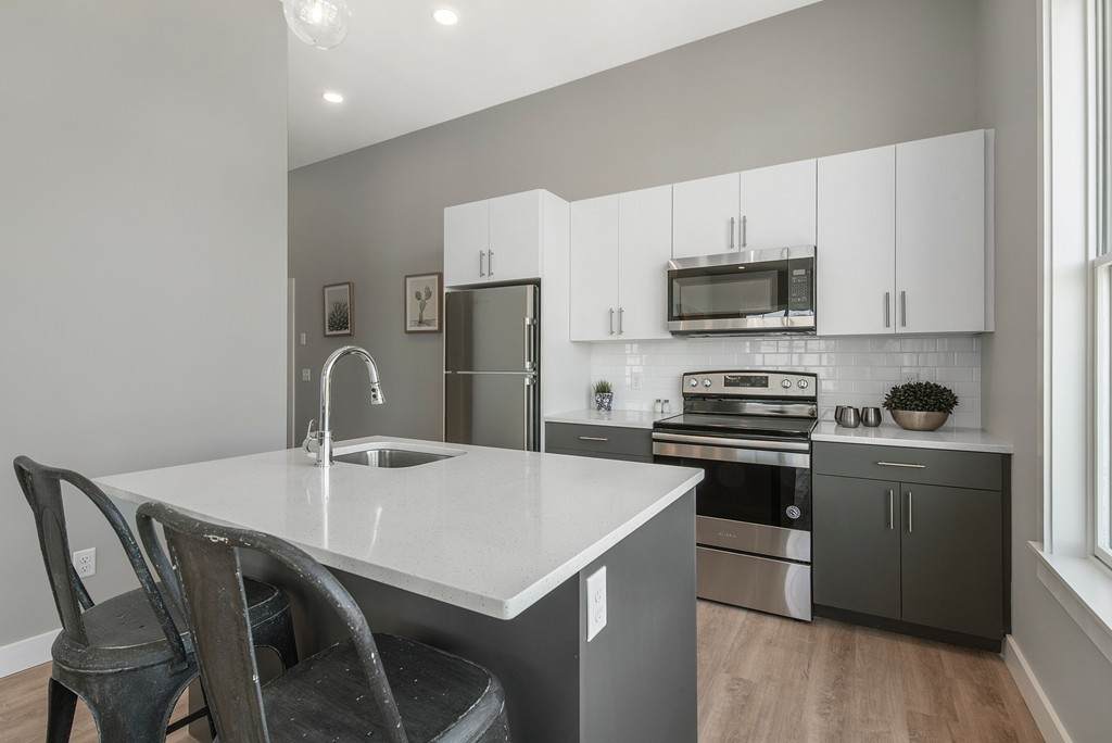 421 Main - Photo 1