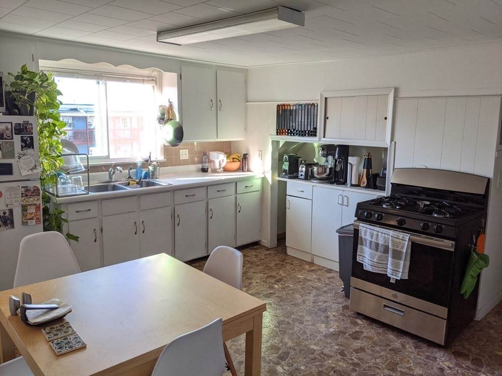 547 Broadway - Photo 1