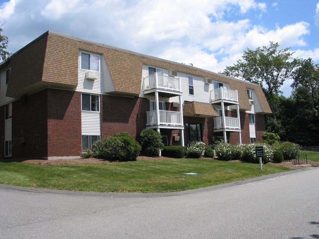 135 East Main St - Photo 1