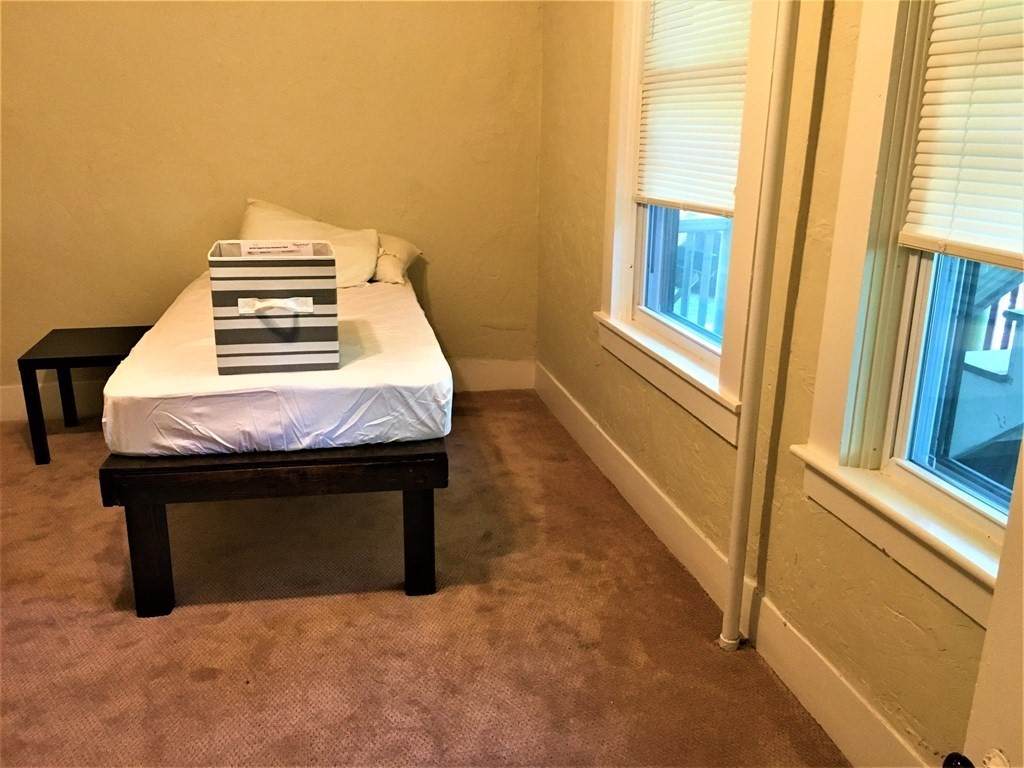 718 Main Street - Photo 1