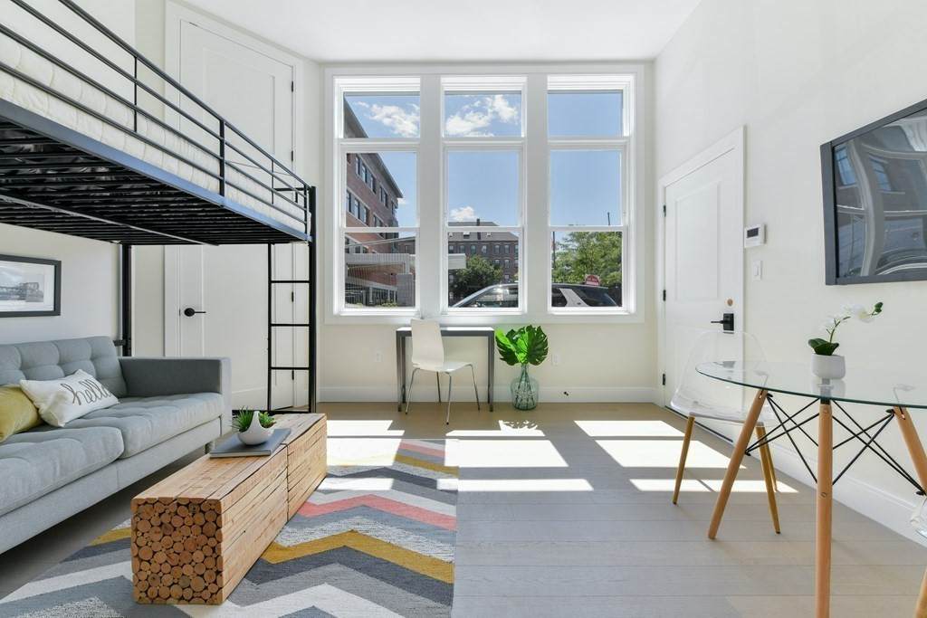 8 Winthrop Street - Photo 1