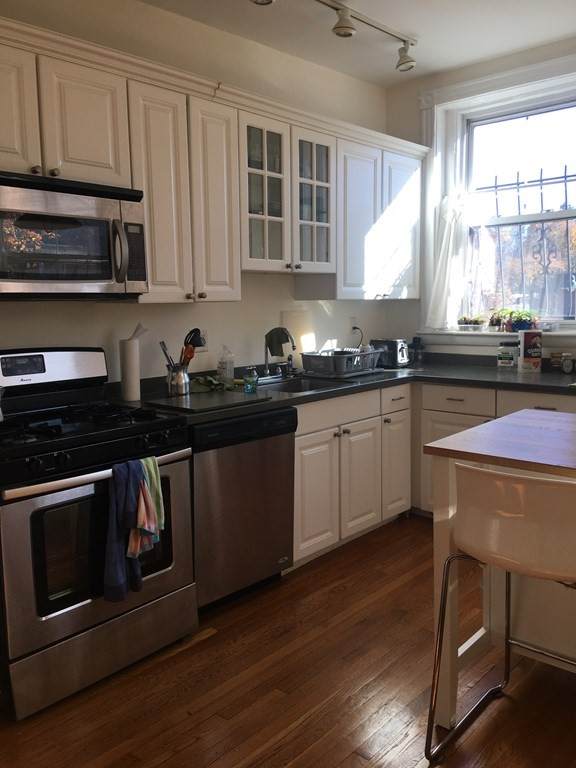 514 Harvard St - Photo 1