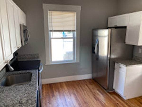 642 Moody - Photo 1