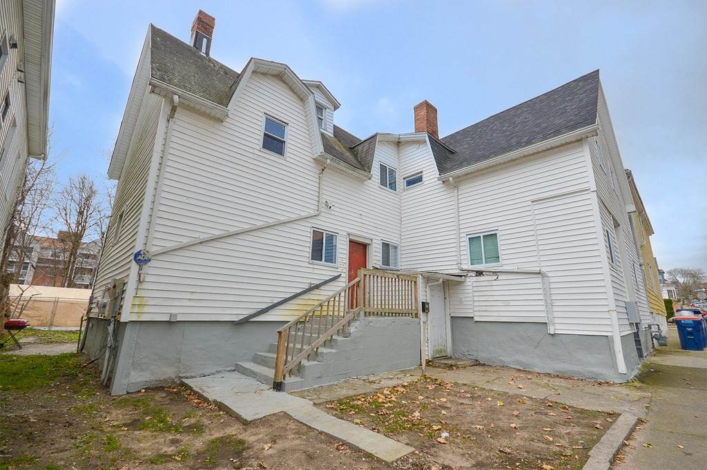 40 Russell St - Photo 1