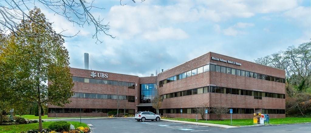 8 Essex Center Dr - Photo 1