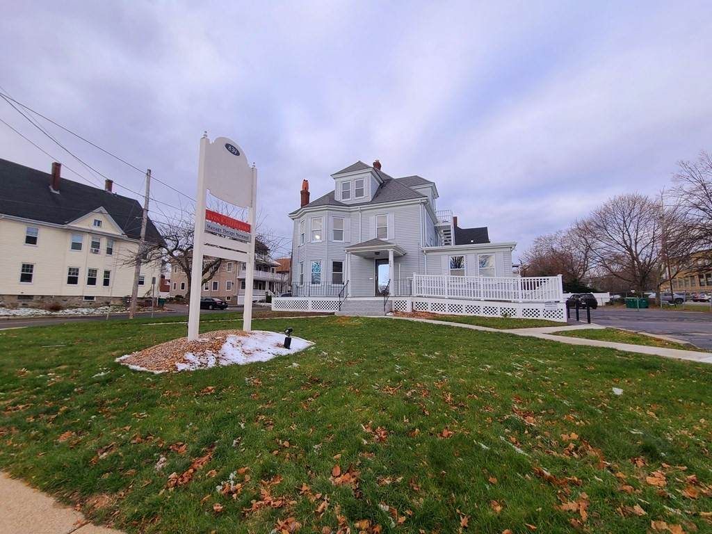 839 Washington - Photo 1
