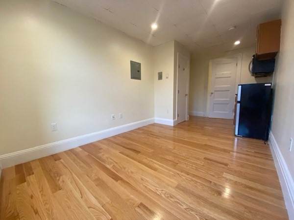 302 Newbury - Photo 1