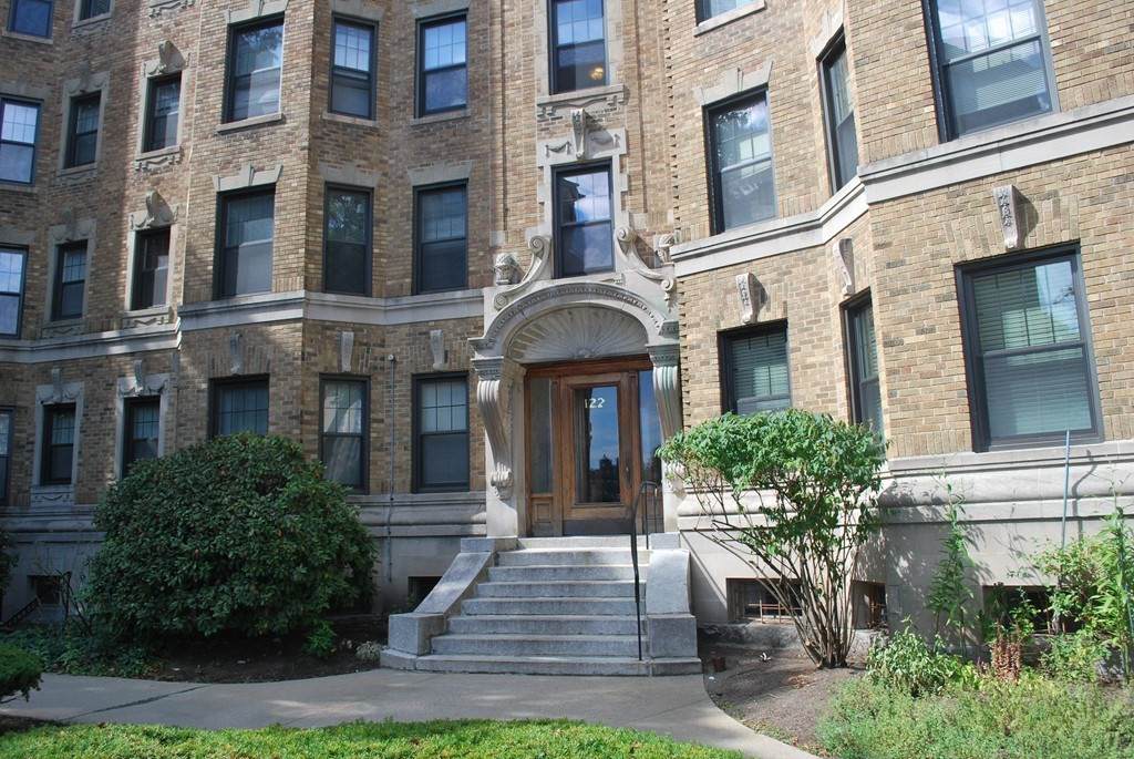 122 Riverway - Photo 1