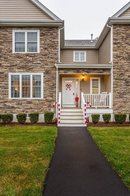 96 Essex Cir - Photo 1