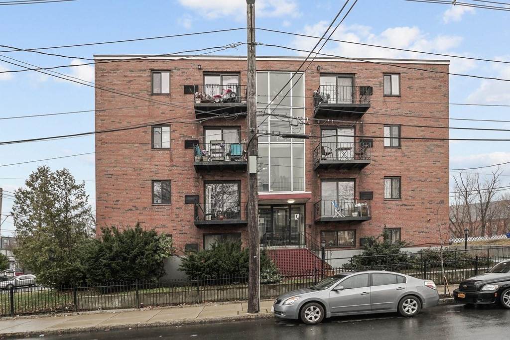 39 Crescent Ave - Photo 1