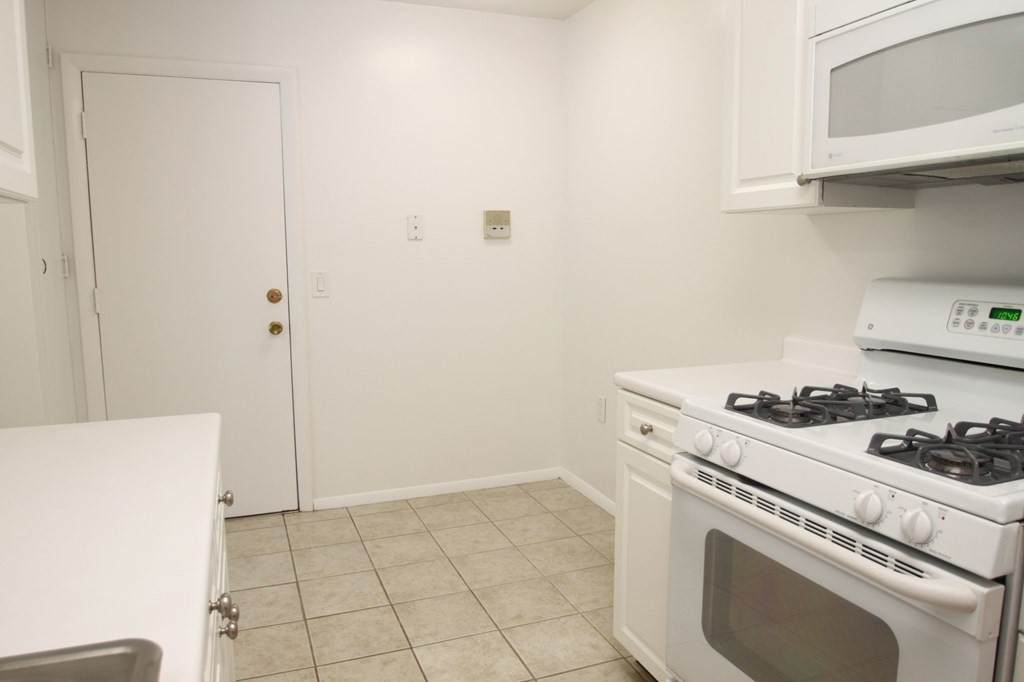 146R Plymouth Drive - Photo 1