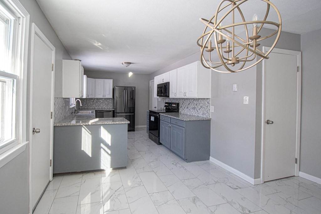 86 Emerson St - Photo 1
