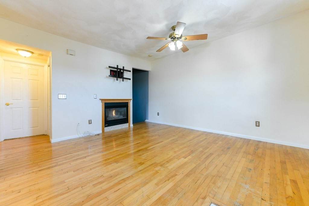 56 Library St - Photo 1