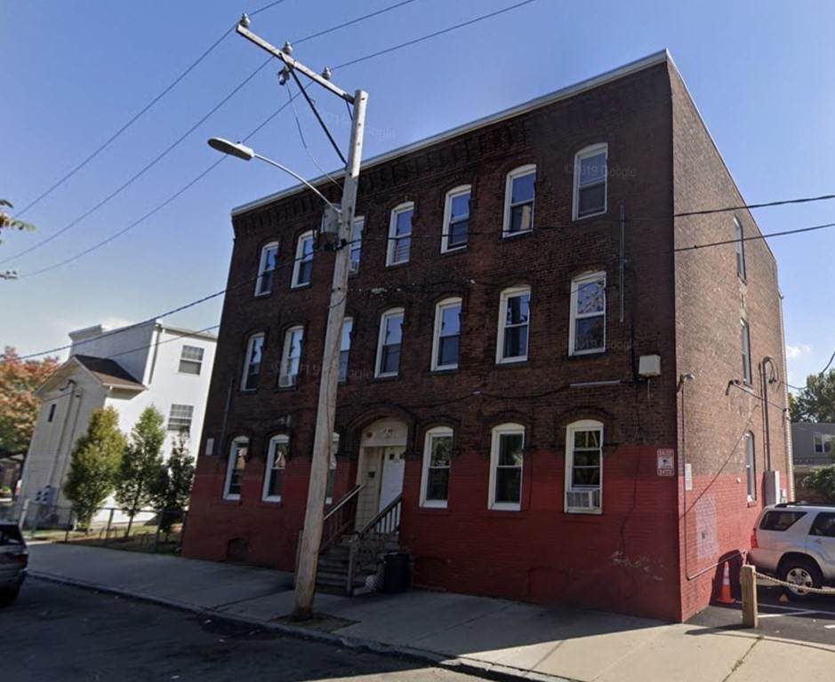 568 S East St - Photo 1