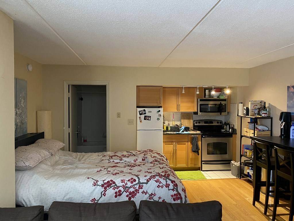 108 Peterborough - Photo 1