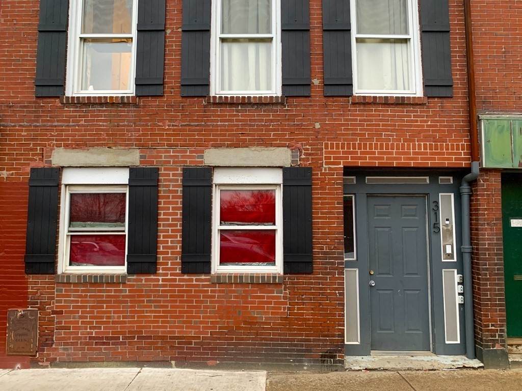 315 Meridian St - Photo 1