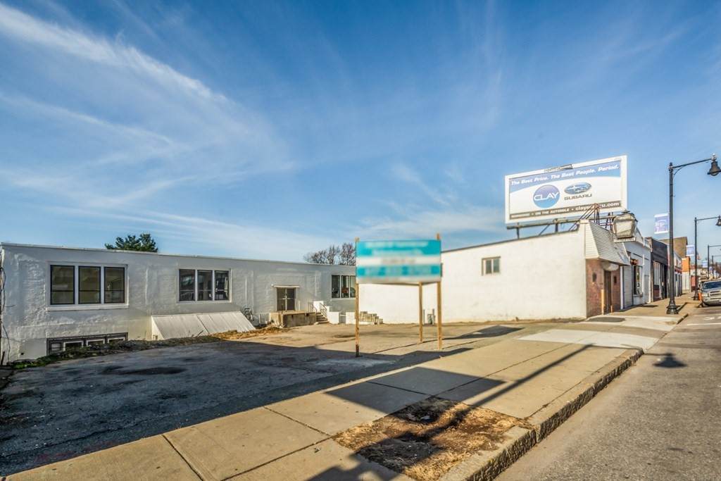 1217 Hyde Park Ave - Photo 1