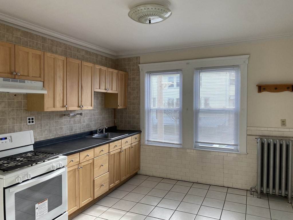 193 Willis Ave - Photo 1