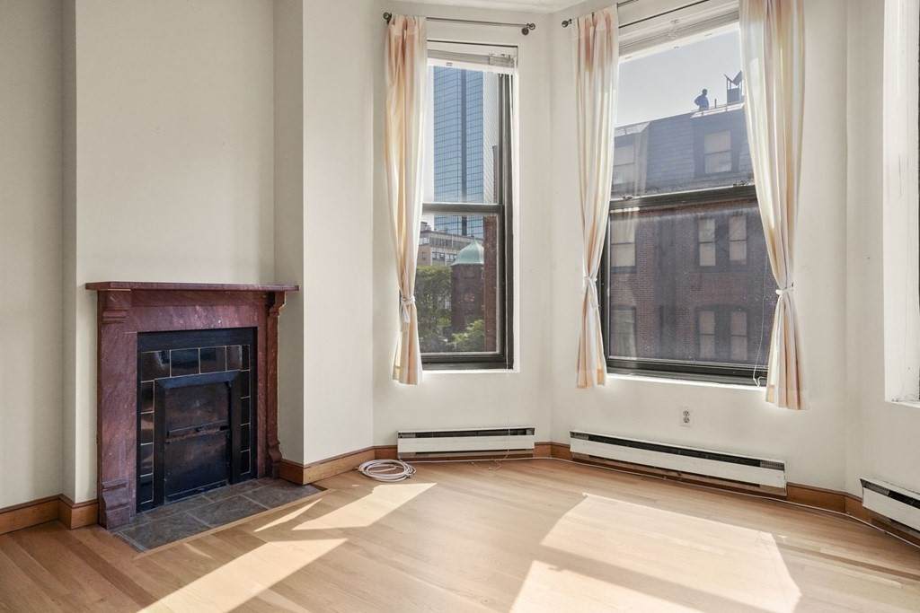 160 Commonwealth Avenue - Photo 1