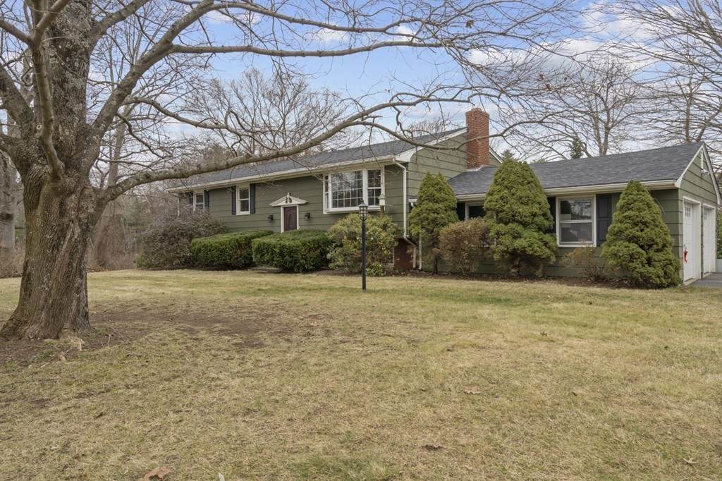 980 Bay St - Photo 1