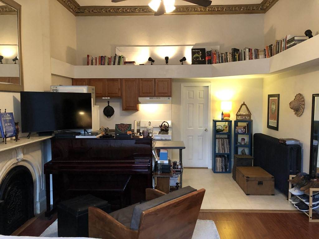 14 Monument Square - Photo 1