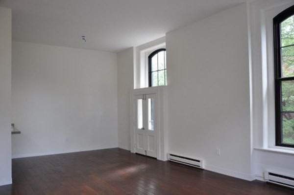 68 Baldwin St - Photo 1