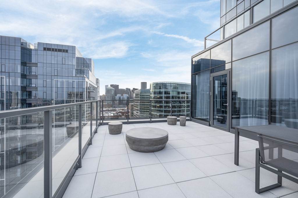 135 Seaport Boulevard - Photo 1
