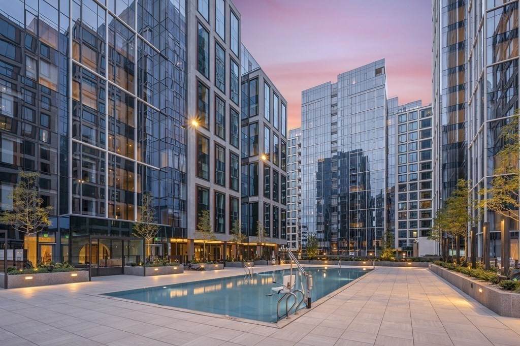 135 Seaport Boulevard - Photo 1