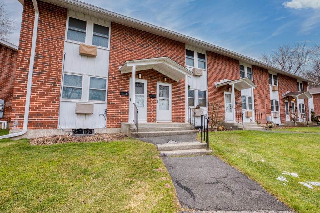 111 Manor Ct - Photo 1