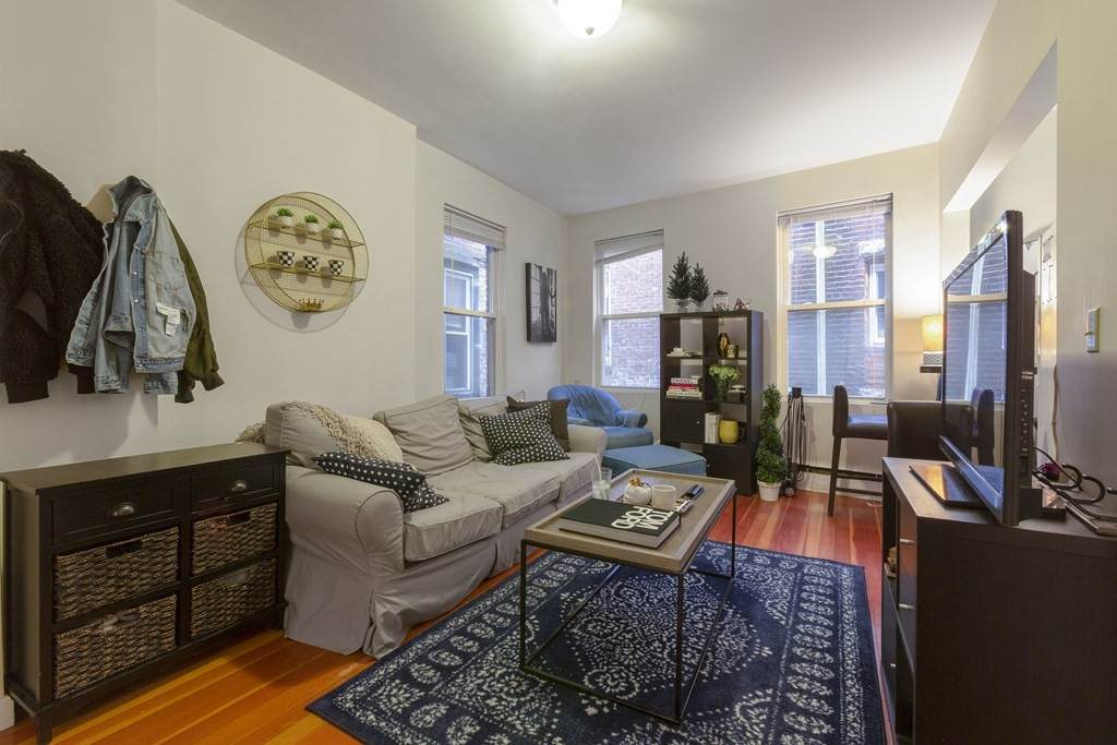 11 Noyes Place (Pet Friendly) - Photo 1