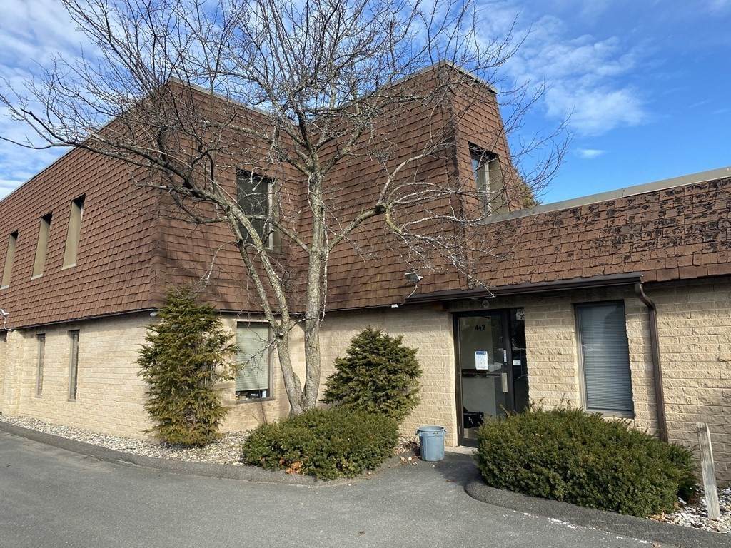 442 Westfield St - Photo 1