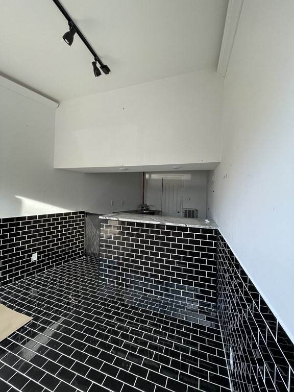 285 East - Photo 1