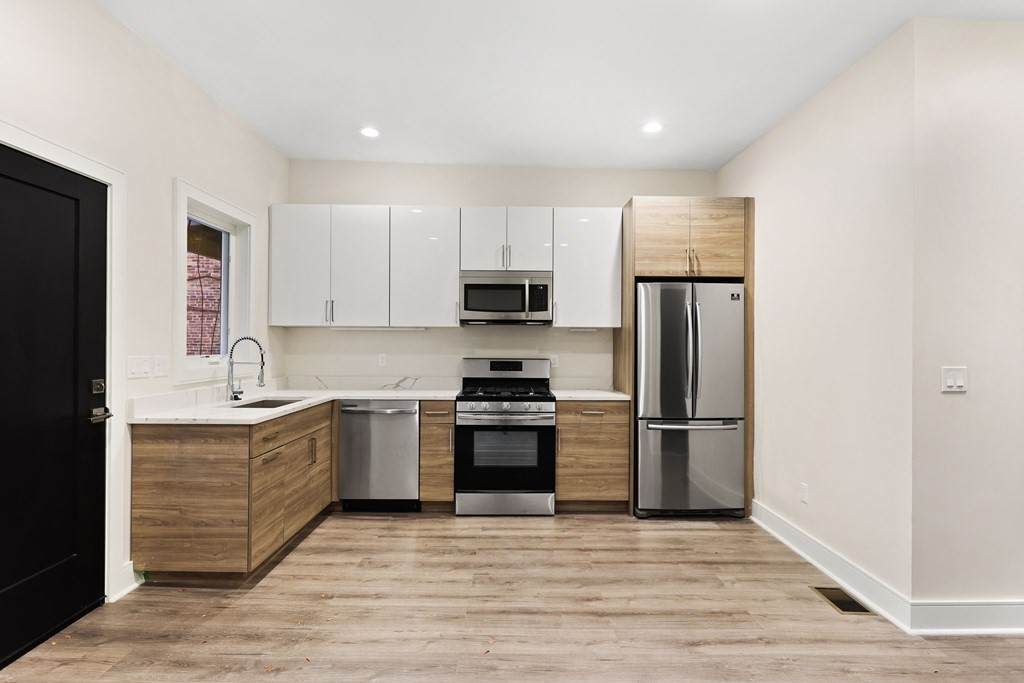 64 Chelsea St - Photo 1